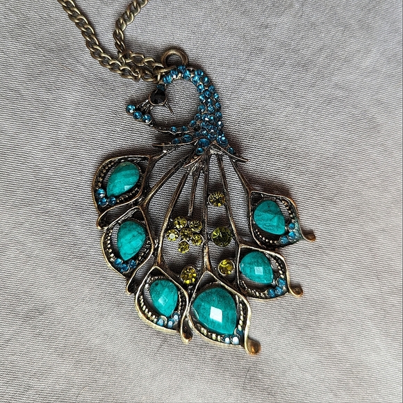 🌟3/$20🌟Woman's Long Peacock Necklace - Picture 3 of 4